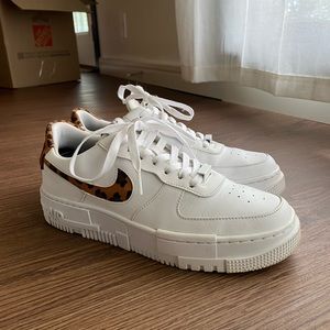 Women’s 9.5 Nike Air Force 1 Pixel